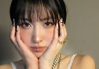 트와이스 모모, 도발적 눈빛+입술 피어싱으로 \'핫걸\' 등극