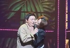 세븐, 조정석 볼에 기습 뽀뽀…\