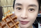 엄정화의 특별한 응원, 김혜수 “고맙습니다” 간식차 인증
