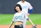 아라타 모모코,\'시구 성공\' 