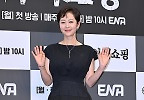 염정아, 돋보이는 인사 