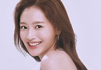 김재경 새 프로필 공개...매혹적인 미소