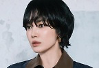 \'43세\' 송혜교, 아름다움을 넘어 잘생김도 소화…숏컷의 정석 \'잘생쁨 폭발\'