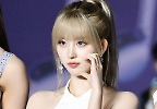  아이브 가을 \'시크 볼하트\'