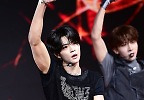 세븐투에잇 쿄준 \'탄탄한 팔근육\'