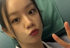\'대륙 여신\' 혜리, 뾰루지도 극복한 인형 비주얼…비행 중 청순美 
