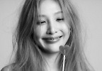 조이, 흑백 사진 뚫고 나오는 미모…\'꽃\'보다 예뻐
