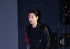  정성일 \'성큼성큼\'