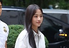  법원으로 들어서는 뉴진스 민지