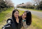 설현, 절친 신은수와 뒤늦은 봄 여행 추억 \