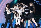 이즈나, 첫 \'서머소닉\' 출격…데뷔 1년도 안 돼 글로벌 무대 섭렵