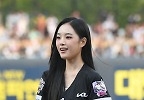  트리플에스 지연 \'광주에서 시구\'