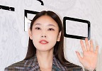  한혜진 \'반가운 손인사\'
