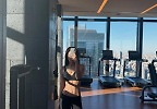  제니, 日 고층 헬스장서 \'탄탄 복근\'…남다른 옷태 비결 있었네