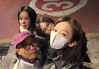 “송혜교 아냐?”…저렇게 넷이 절친이었어? 근황포착 