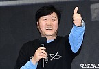 이준혁 \'객석 향해 엄지 척\'