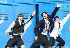  플레어 유 쇼케이스, 통통 튀는 무대