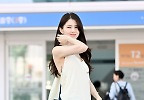 한소희 \'백리스에 살짝 드러난 타투\'
