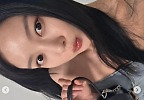 김유정, 사진 뒤집은 줄…\'얼굴 믿고 과감\' 이상한 각도도 이겼다, 완벽 몸매까지 눈길 
