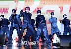 싸이커스, 한층 성숙해진 \'오케이\' 무대