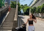 손담비, 엄마 됐어도 힙해…딸과 동네 산책