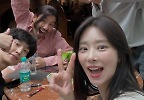 이주빈, 인도서 노홍철·이상윤과 활짝…‘스님과 손님’ 팀워크 눈길 