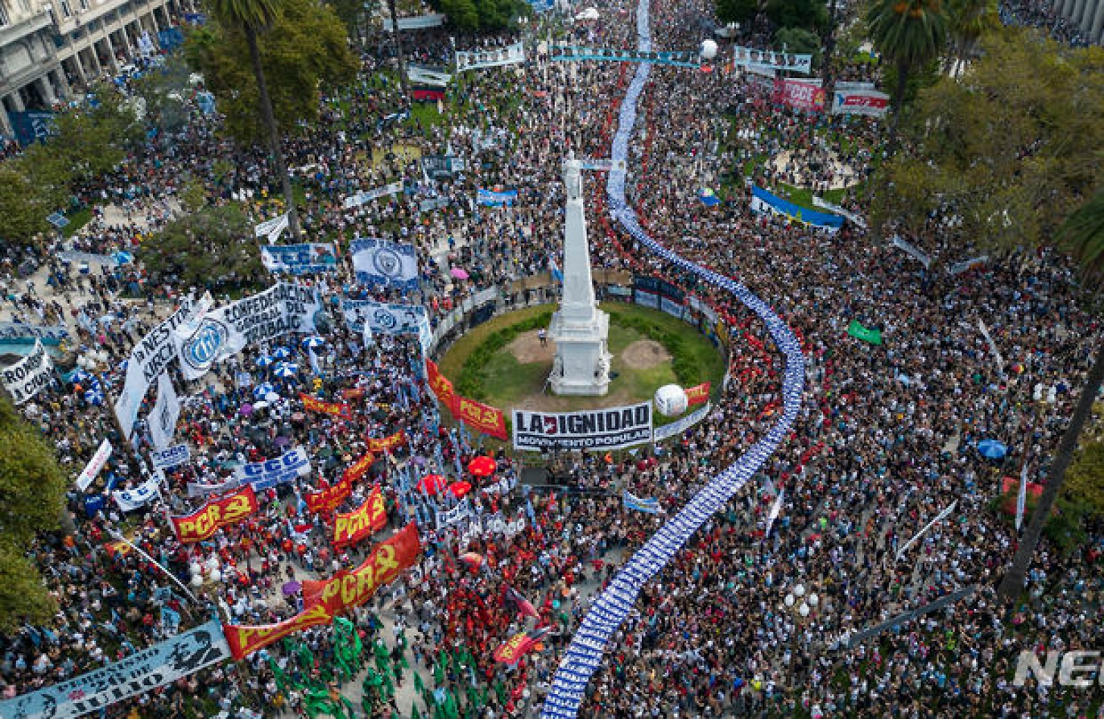 광장 메운 아르헨티나 쿠데타 48주년 집회 참석자들