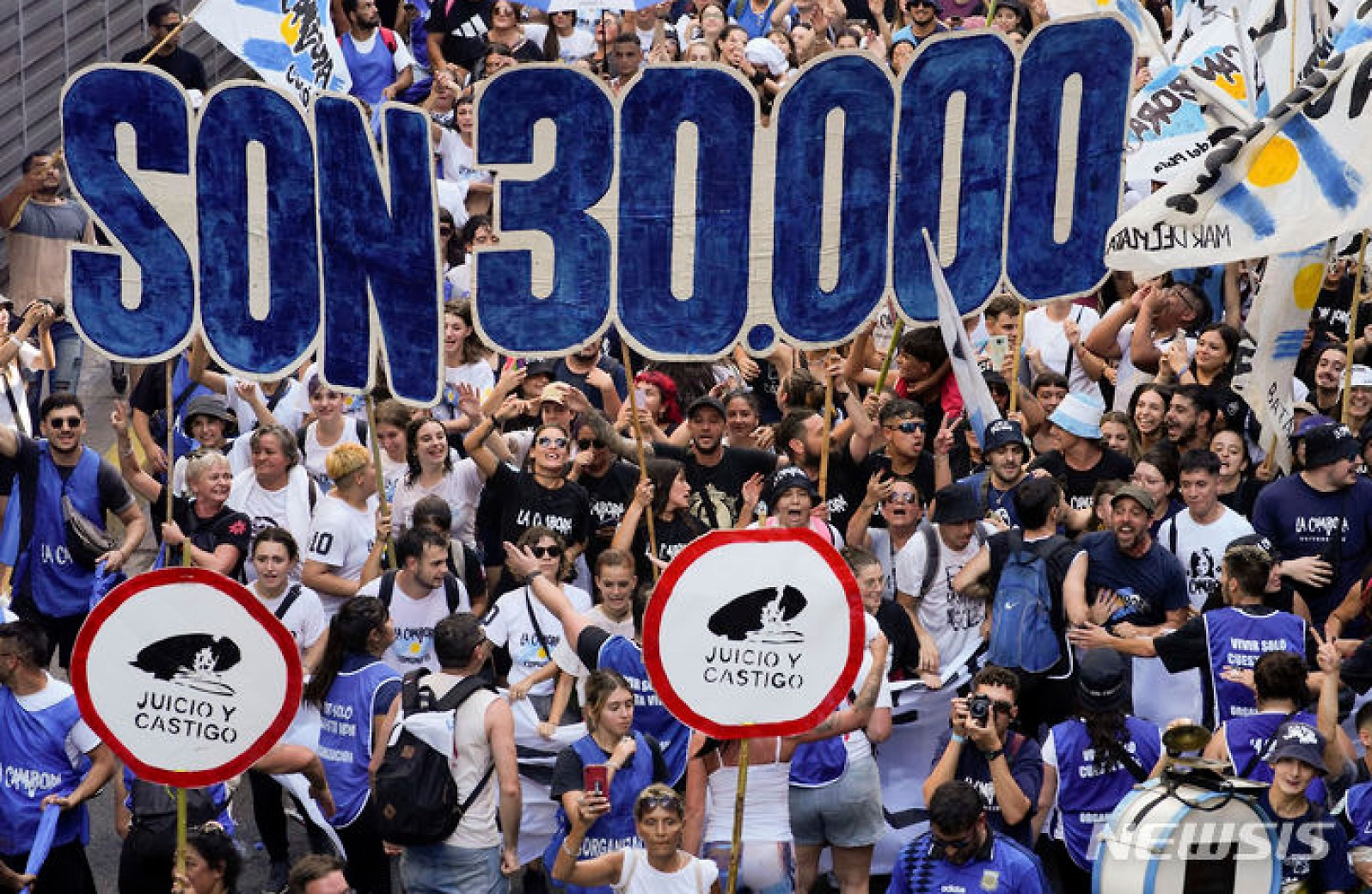 "아르헨티나 군사정권 희생자 3만 명"