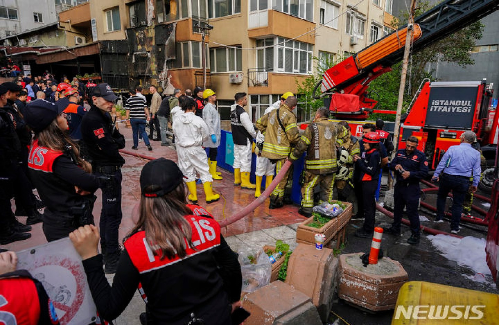 이스탄불 나이트클럽 화재로 최소 29명 사망