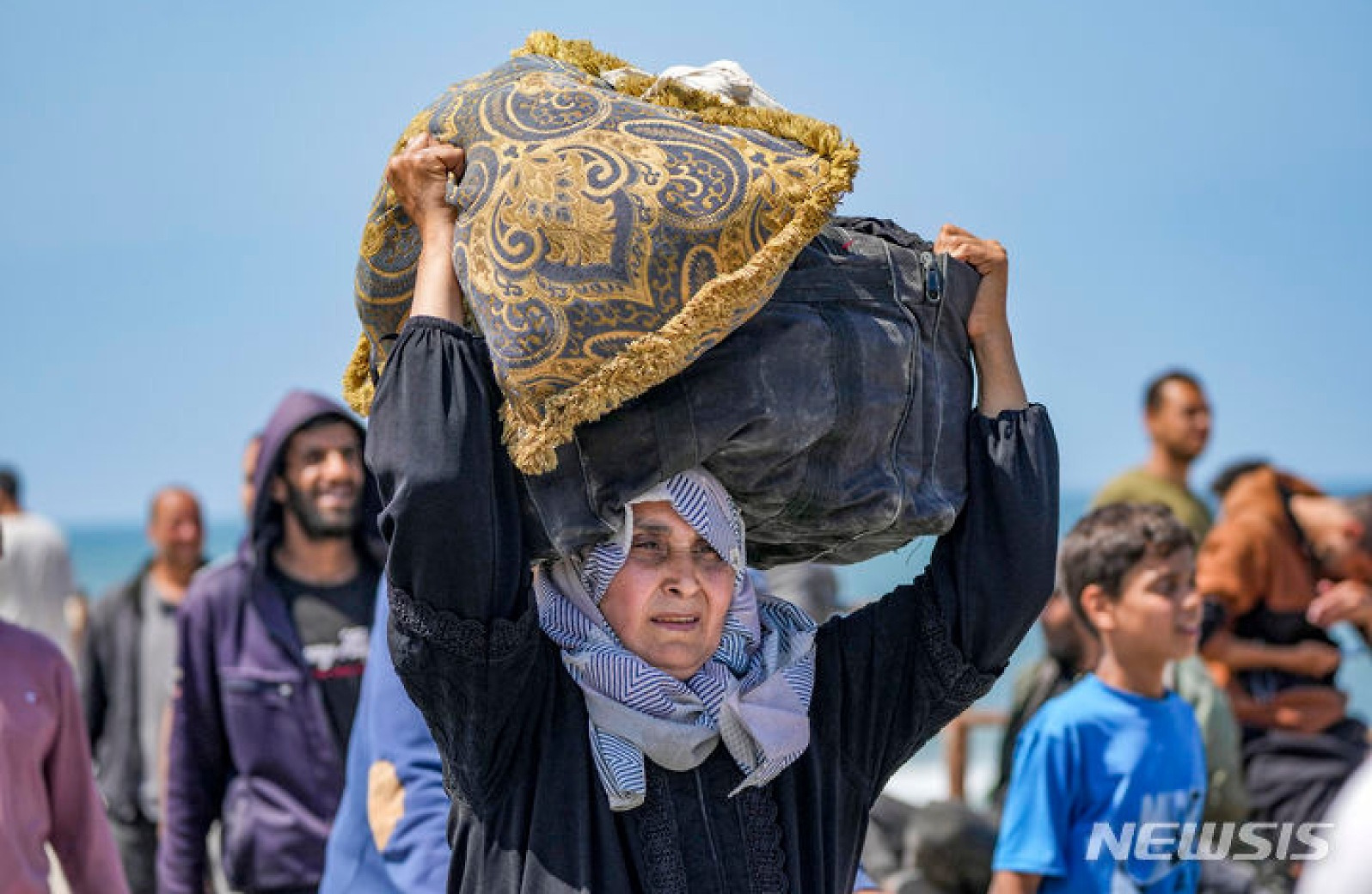 가자지구 북부로 돌아가는 팔레스타인 난민들