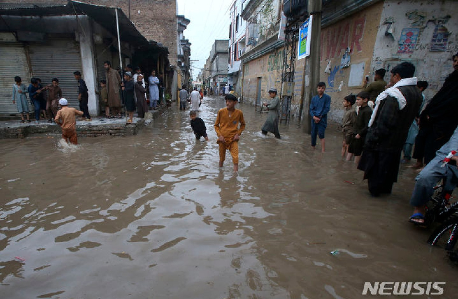 파키스탄, 낙뢰 동반 폭우로 최소 49명 사망