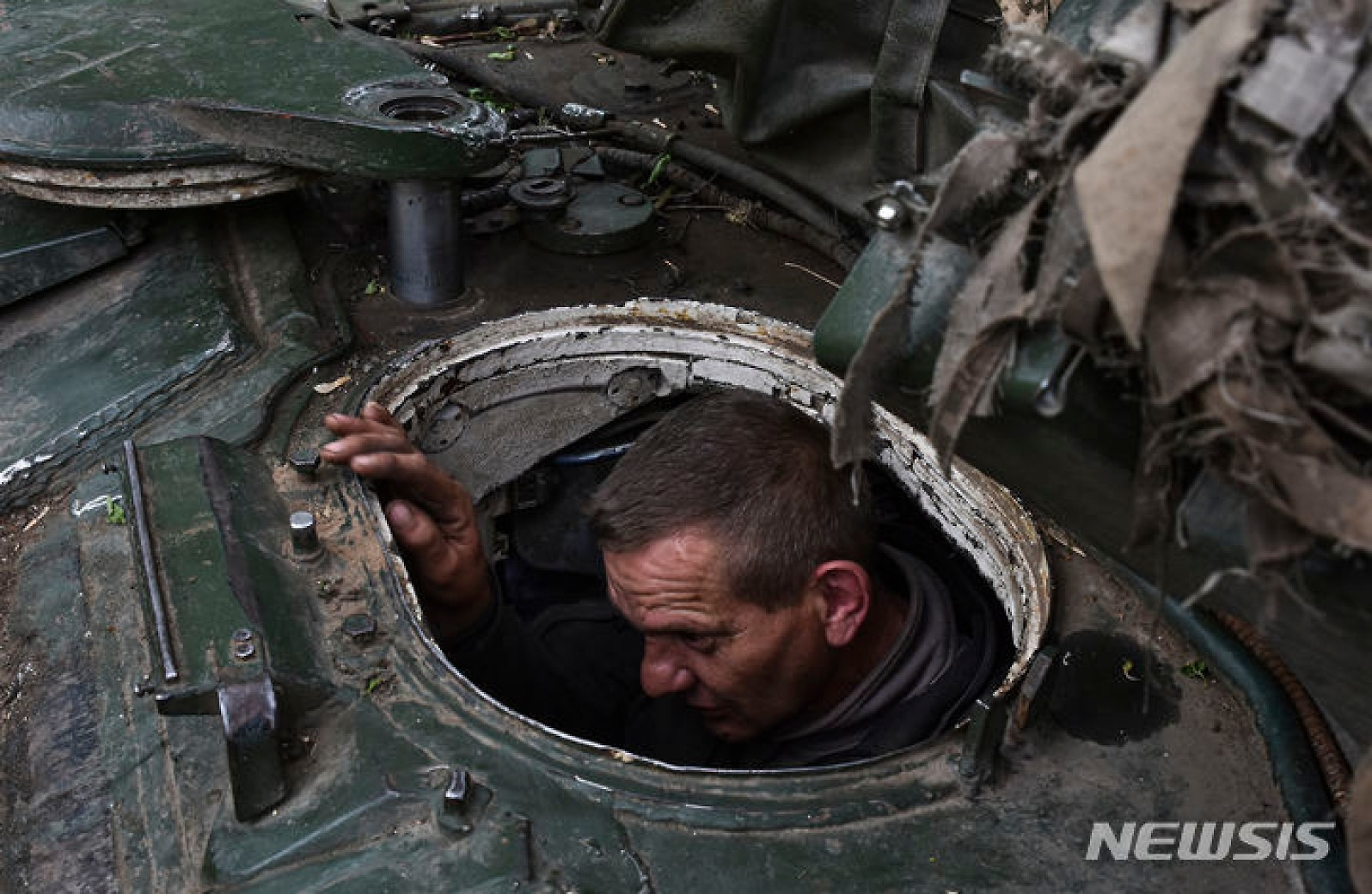 자포리자 진지 방어 준비하는 우크라이나 전차병