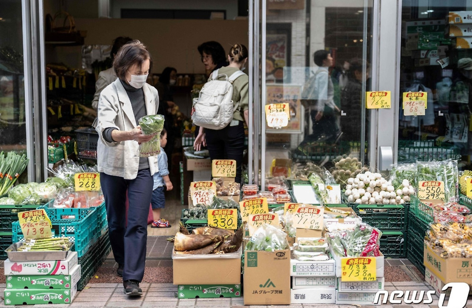 [포토] 도쿄 가게 앞에 놓인 日 농산물들