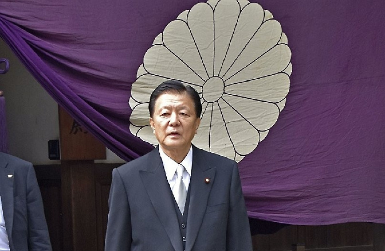 야스쿠니신사 참배한 신도 요시타카 일본 경제재생담당상