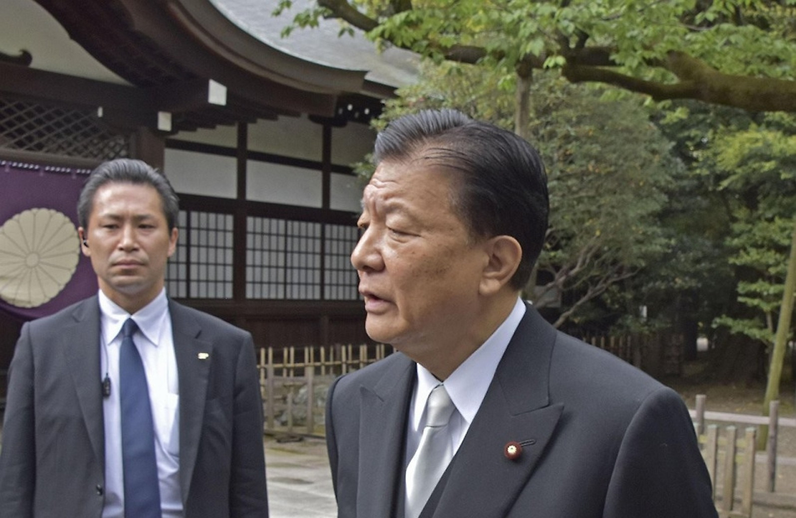 야스쿠니신사 참배한 신도 요시타카 일본 경제재생담당상