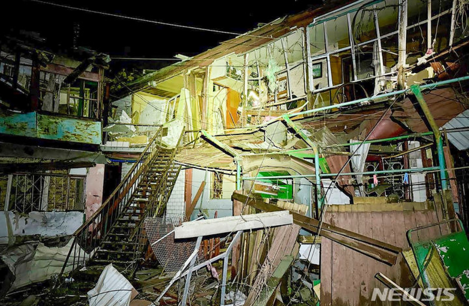 러시아 드론 공격으로 파괴된 오데사 아파트 건물