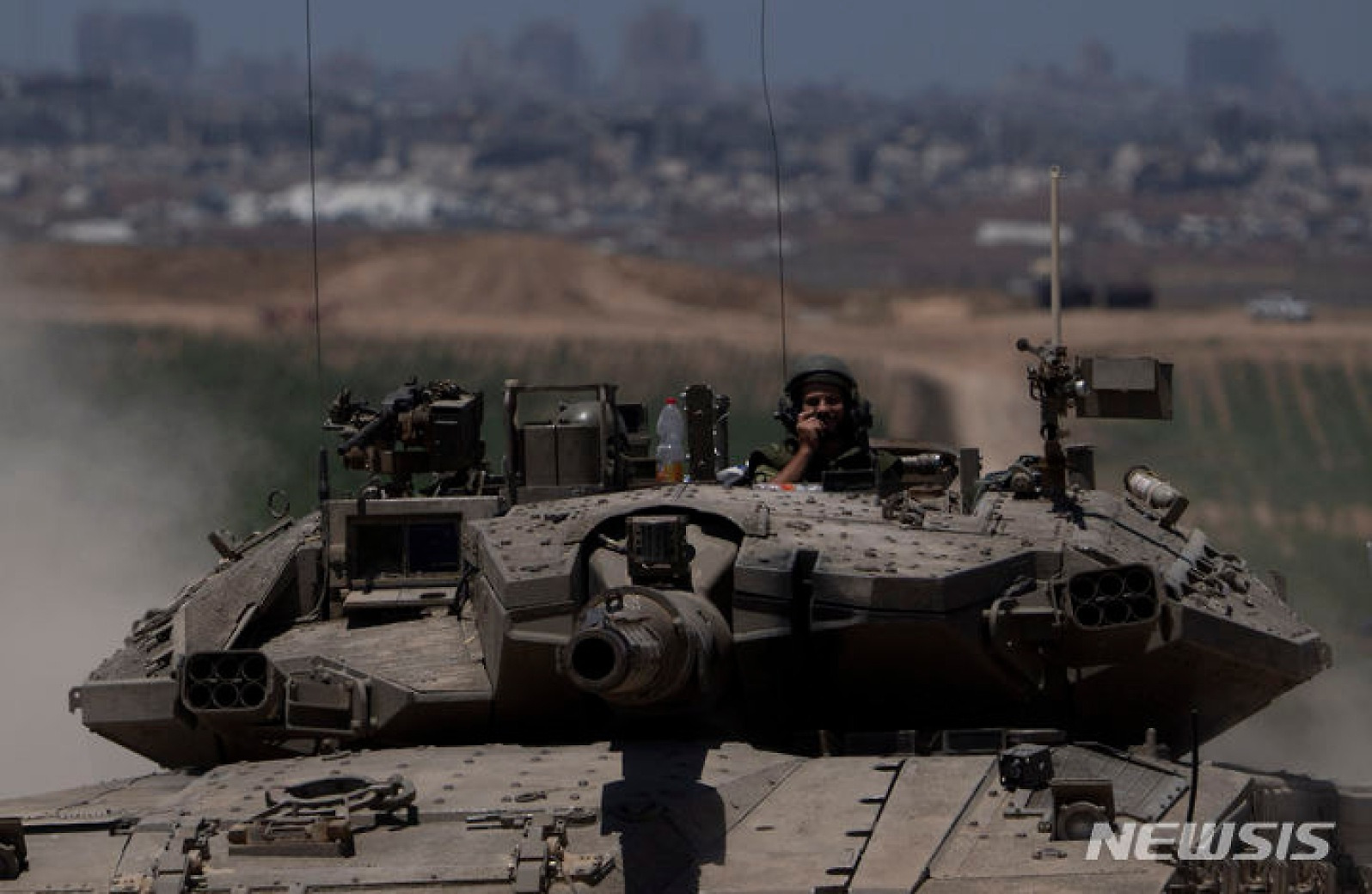 가자지구로 이동하는 이스라엘군 전차