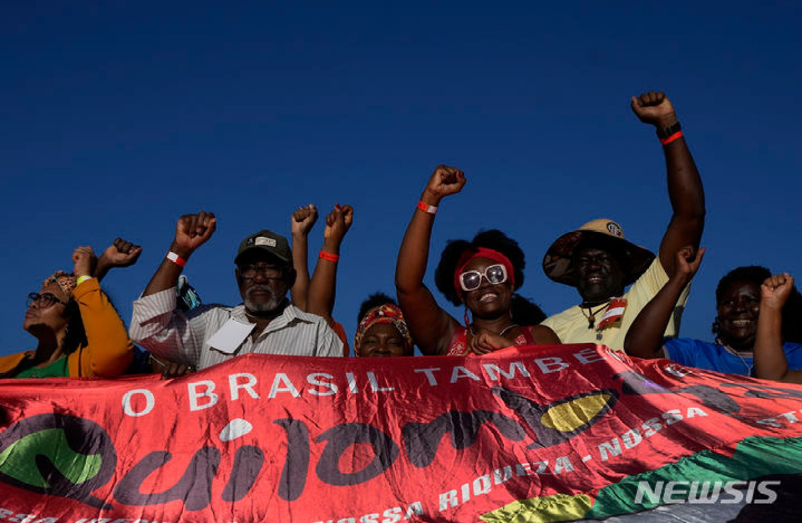 구호 외치는 아프리카계 브라질인 시위대