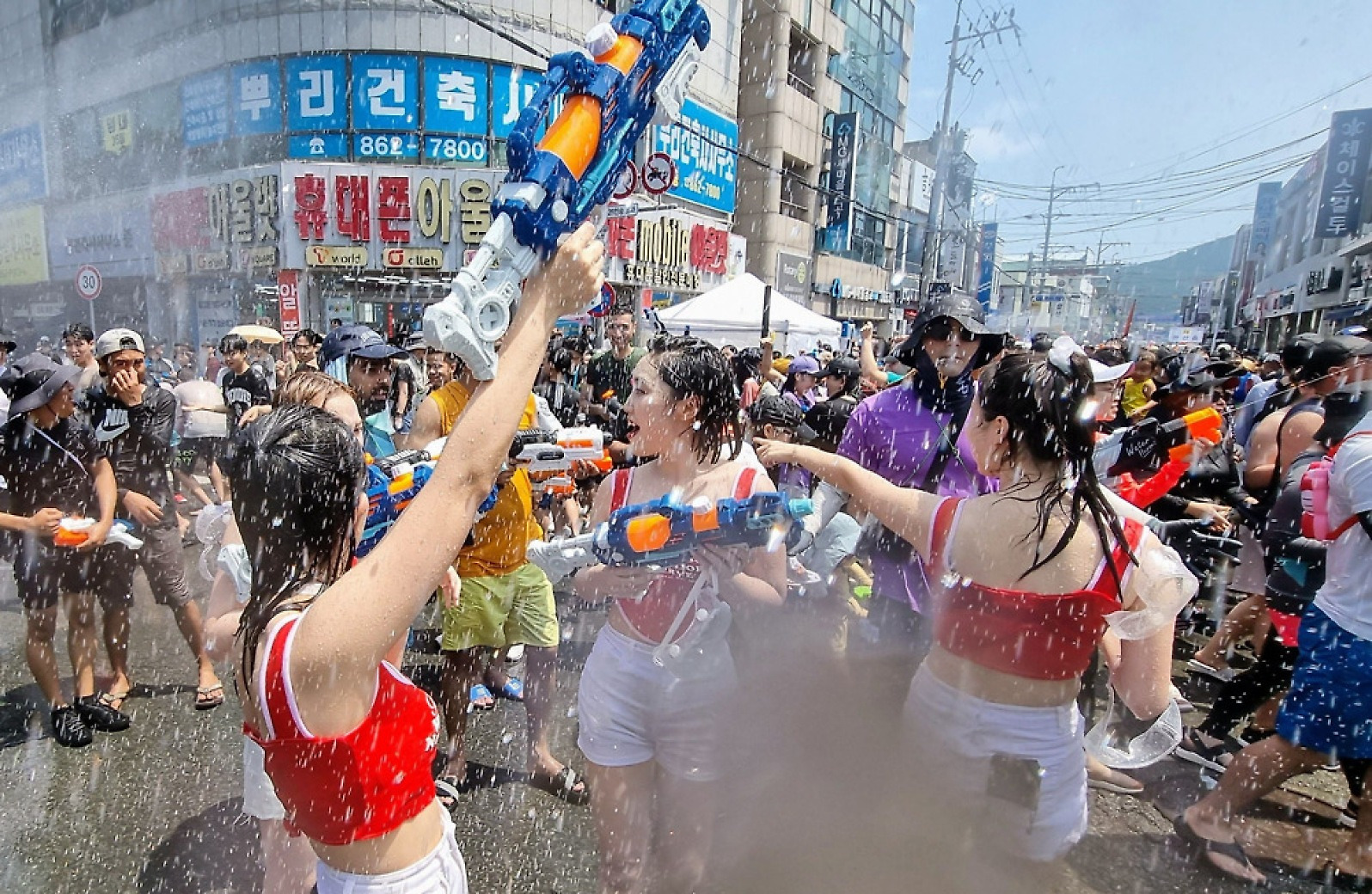 [더 한장] 지상최대 ‘살수대첩’  장흥정남진 물축제