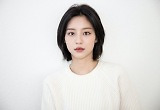  배우 강민아의 '푸른 봄'