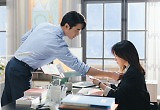 '나의 완벽한 비서' 감독 "5년 전 과오, 매일 후회했다" 