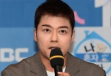 전현무, 뇌물 의혹 불거졌다…이동휘 만나 "계약금이야" 