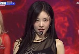 R.E.D, '쇼챔' 물들인 '붉은 매력'…'다이아몬드' 퍼포먼스 선사