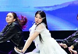 니나, '쇼챔'서 빛난 신예의 여유… 청량한 카리스마로 팬심 저격