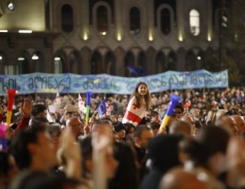 [외신사진 속 이슈人] 조지아 `외국 대리인` 법안 반대 수천 명 항의 시위