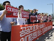 인구당 의사수 OECD ‘꼴찌’…의대 정원 확대 서둘러야[김용훈의 먹고사니즘]