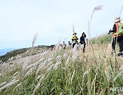 쌀쌀한 '환절기' 건강관리법…"잘먹고, 잘자고, 운동하고"[알아봅시다]