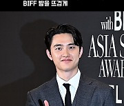 달에서 내려온 도경수(엑소 디오)..BIFF 밤을 뜨겁게 [O! STAR 숏폼]