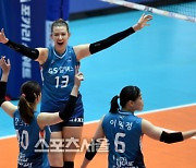 '3연속 만원 관중' GS칼텍스, 현대건설 3-0 완파..삼성화재, 5연패 탈출