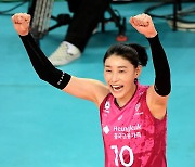 '김연경 29득점 맹활약' 흥국생명, 도로공사꺾고 개막 후 최다 연승 신기록